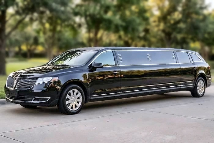 Lincoln MKT Stretch, 8 passengers, black and white, from the AB Limousine fleet