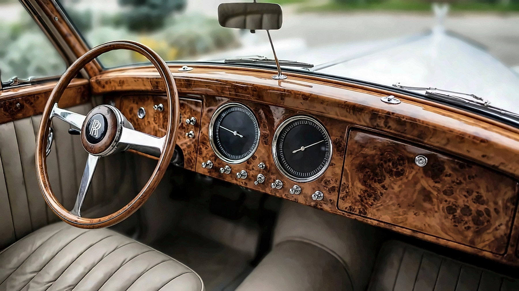 The walnut dashboard of the 1959 Rolls-Royce